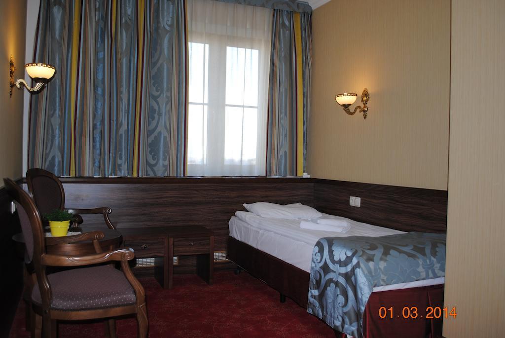 Hotel Zloty Mlyn Majkow Piotrków Trybunalski Exterior photo